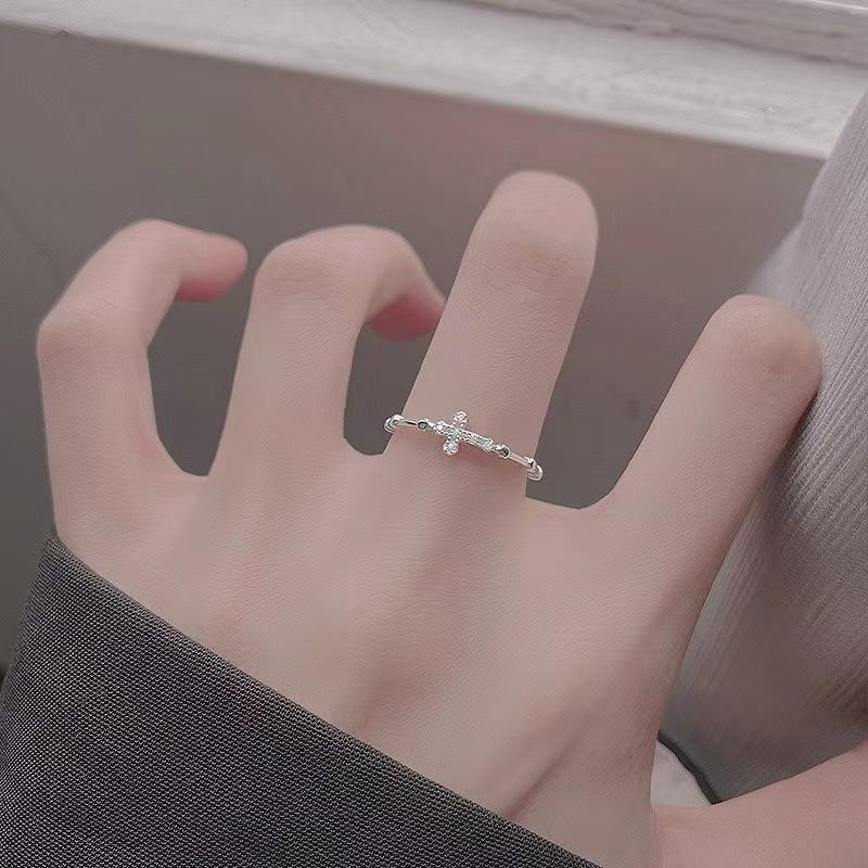 

Cross-shaped Ring for Women, A Niche Design with An Open Plain Ring Shape, Fashionable Ring for The Index Finger, Adjustable Design.