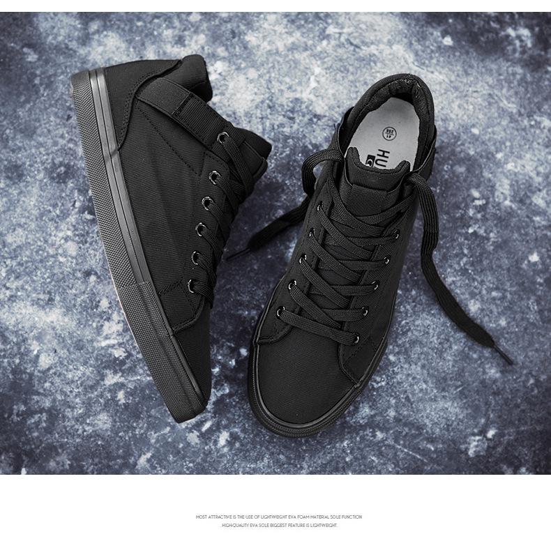 Men's Trendy All-Black Canvas Sneakers for Summer, Work, and Skateboarding.