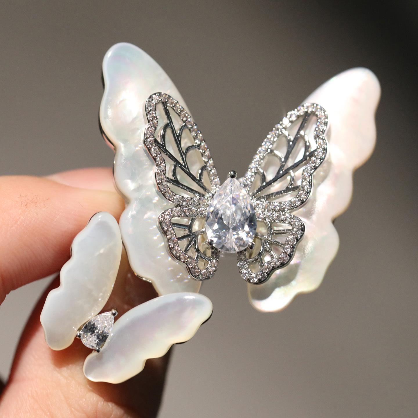 Bo Xin Yun Luxury Mother-of-Pearl Butterfly Brooch - Elegant Natural Shell Insect Accessory for Women.