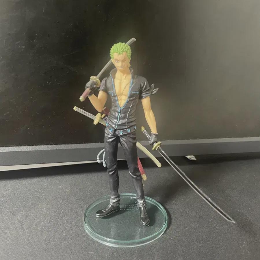 

Фигурки Зорро из One Piece