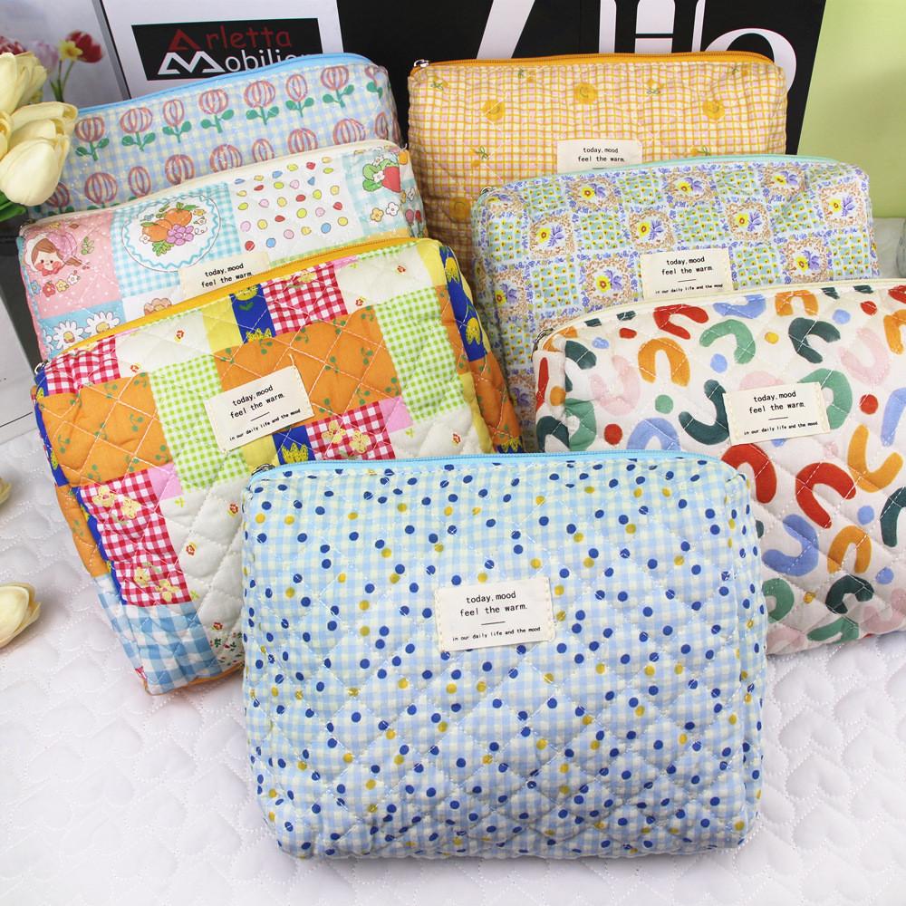 Polyester Travel Organizer With Geometric Print And Thread Detailing For Women And Men