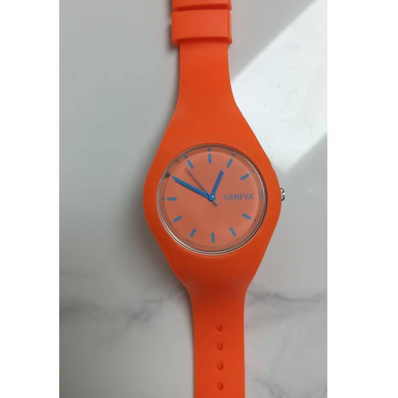 Trendy dameshorloge met siliconen quartz uurwerk en 24-uurs indicator, geschikt voor dagelijks gebruik.