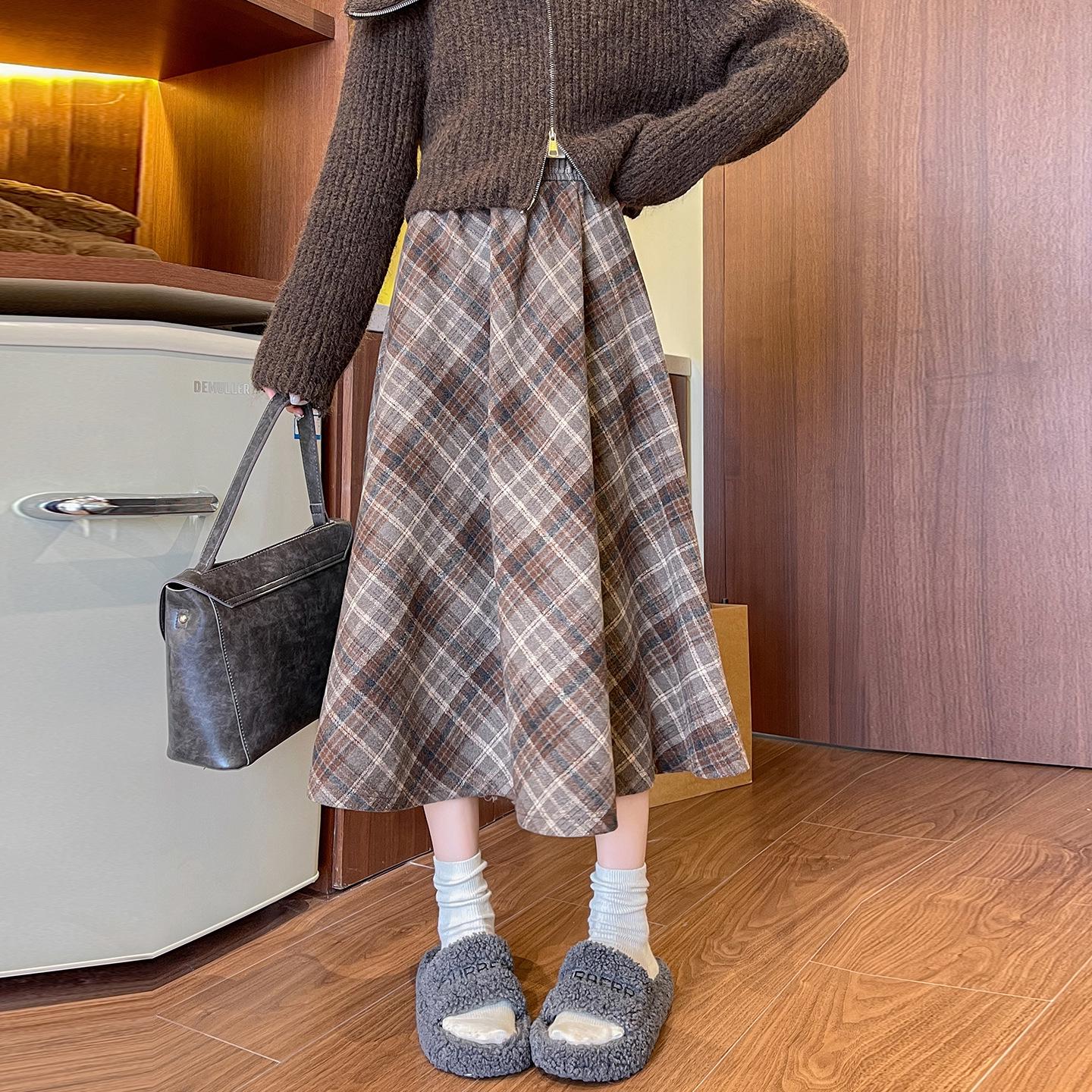 

Women s Retro Plaid High Waist A-line Skirt - Winter 2025 Collection: Mid-Length, Hip-Hugging Umbrella Skirt for Petite Figures S