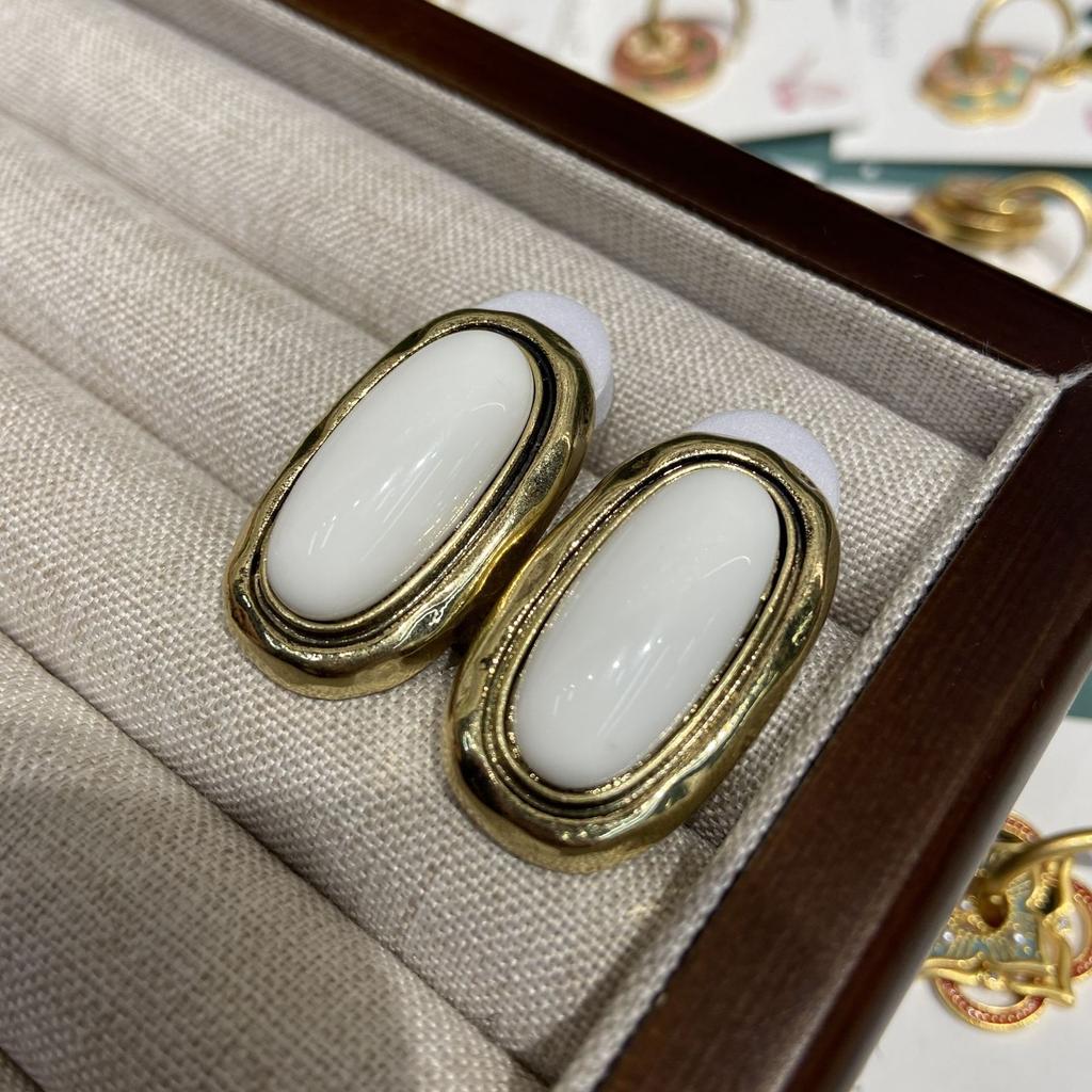 Classic French Oval White Resin Necklace Earrings Medieval Vintage Clavicle Chain Pin Earrings