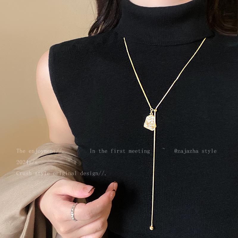 

High-End Minimalist Geometric Pendant Necklace for Women - 2024 Autumn/Winter Light Luxury Sweater Chain