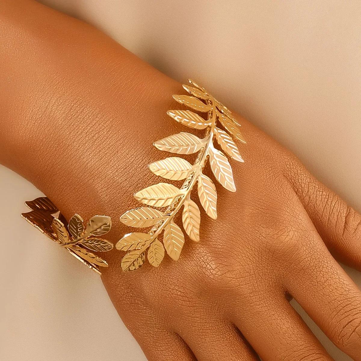 

European American Fashion Tide Ocean Style Starfish Shell Bracelet for Woman Elegant Personality Stainless Steel Bangle Zircon