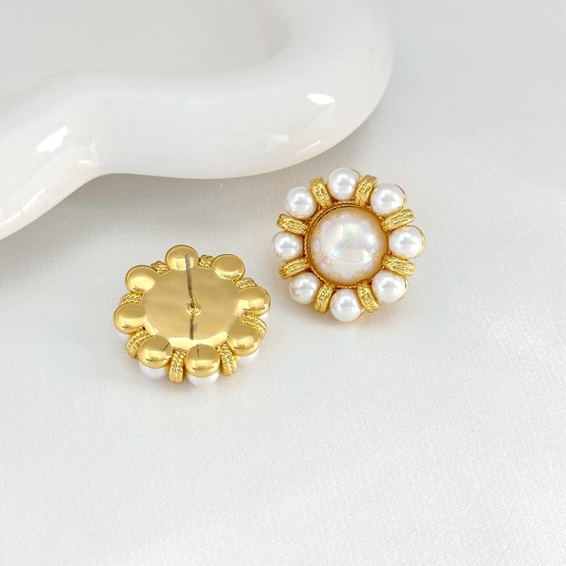 French Retro Stud Earrings, Small Fragrant Style Flower Earrings, Light Luxury And High-End Women