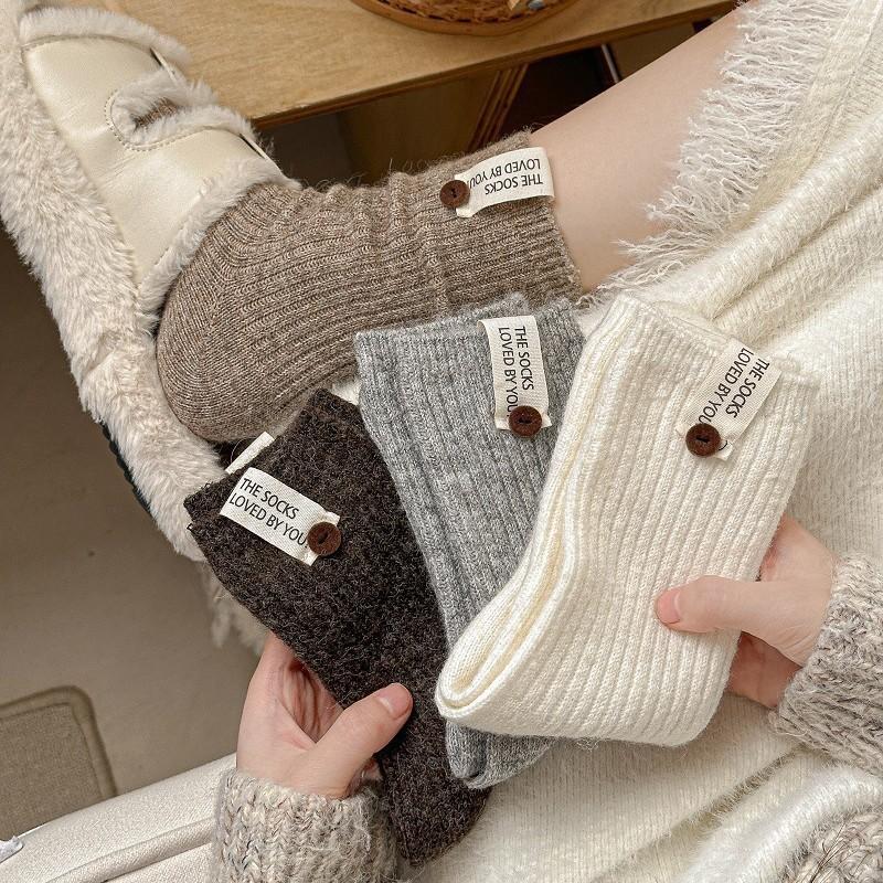 Autumn and Winter Fabric Label Button Wool Socks, Women's Mid-calf Socks, Solid Color Thickened Warm and Versatile Pile Socks