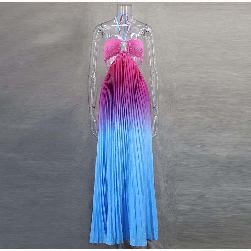 Летнее градиентное плиссированное женское платье с бретельками через шею без рукавов — фото 13