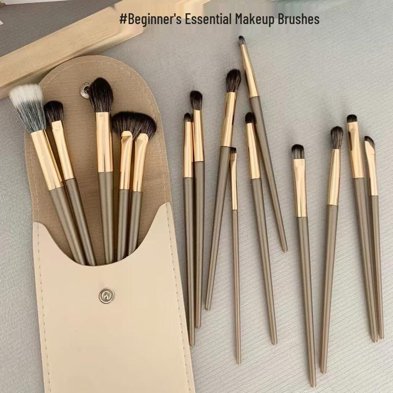 15-Piece Golden Eyeshadow Brush Set - Soft Hair Detail Brushes for Nose Shadow and Blending.