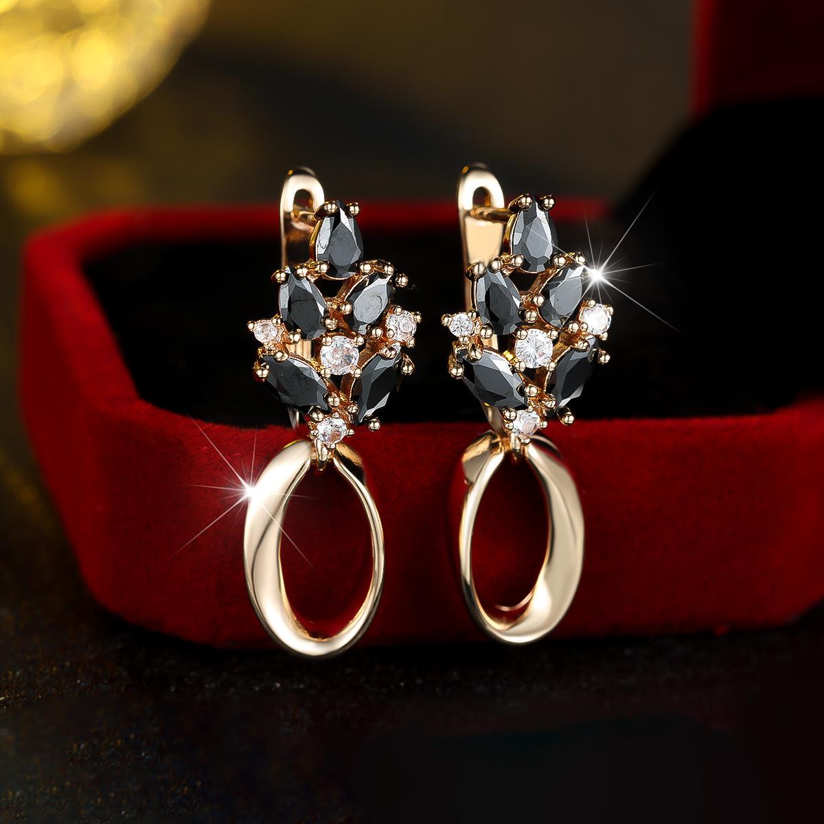 

TENU retro black diamond blade earrings, metal style personality versatile exquisite date wear earrings