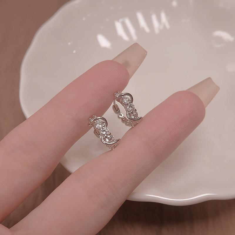 Black diamond embellishment surrounding circle earrings women's simple small light luxury geometric versatile ear buckle niche earrings tide