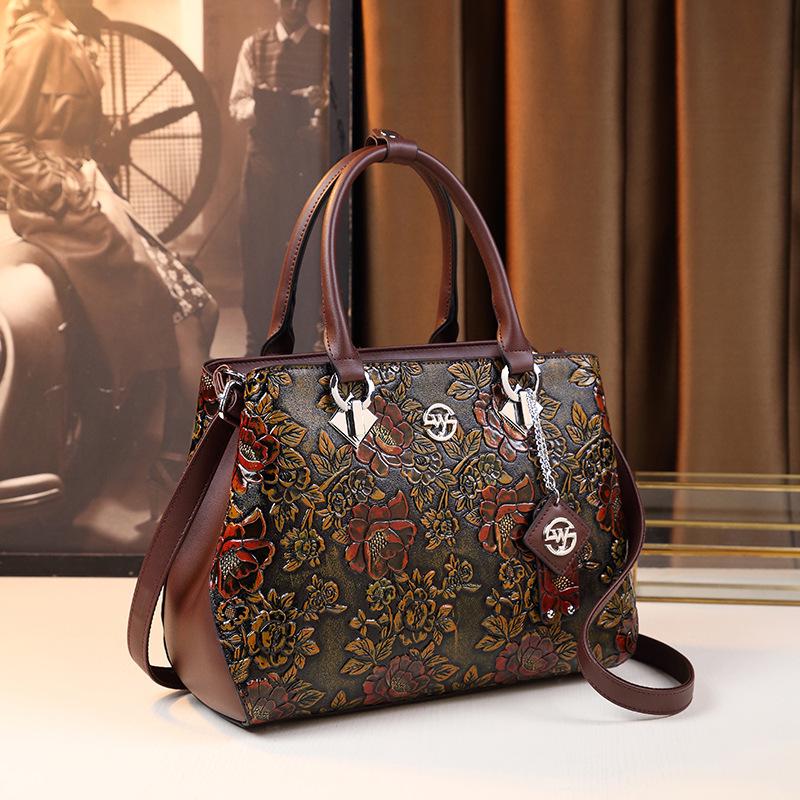 2025 Spring/Summer Large Genuine Leather Single Shoulder Bag for Middle-Aged Women – Light Luxury Brand