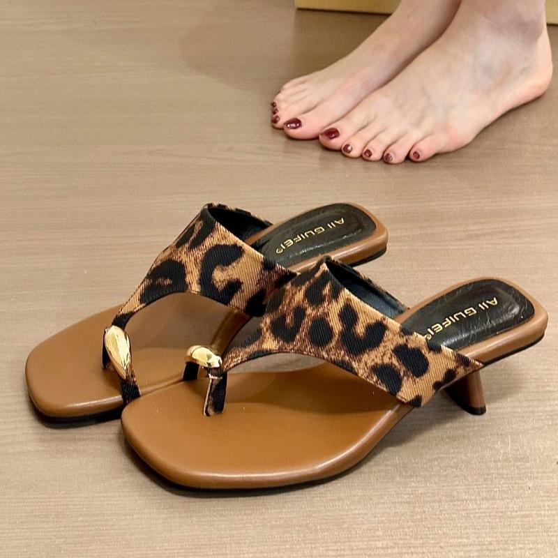 Fishing Hot Girl Feeling! Retro Square Head Set Toe Flip-flops Female 202 Summer Metal Buckle Word with Thick Heel Sandals