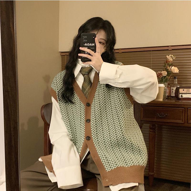 Women's Japanese-Style Green Plaid Sleeveless Cardigan: Retro Spring/Autumn Casual Vest