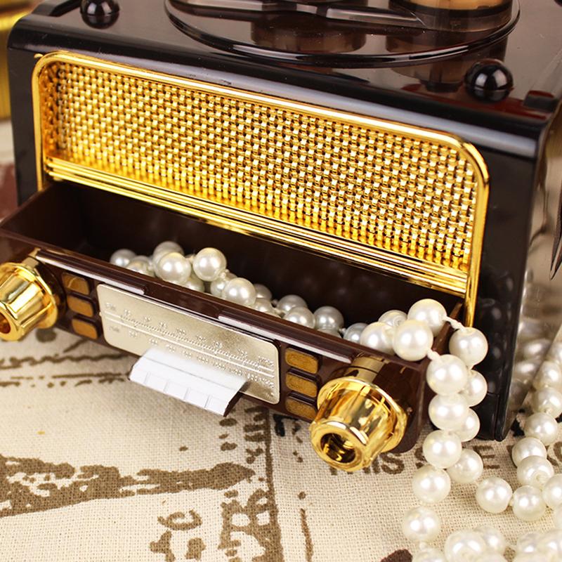 Couple Kiss Music Box Birthday Gift Party Supplies Music Box Diy Radio Shape Antique Carved Musical Box Home Decor