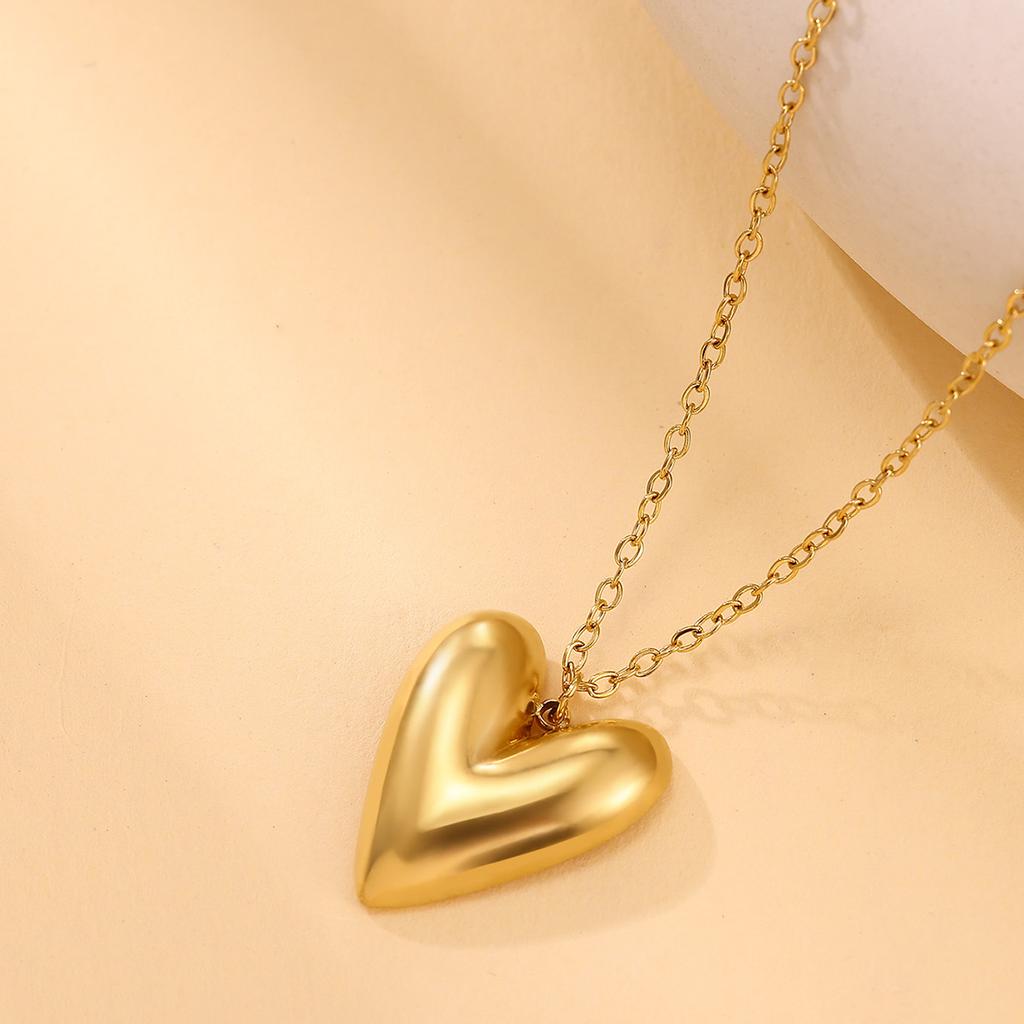 Tiny Baby's Feet Gold Color Necklace For Women Exquisite Stainless Steel Romantic Heart Charm Sun Necklaces Jewelry Party Gift