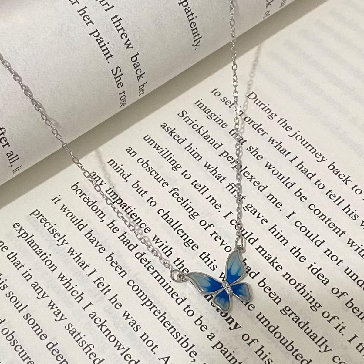 Elegant Blue Gradient Butterfly Necklace for Women - Versatile High-End Fashion Clavicle Chain