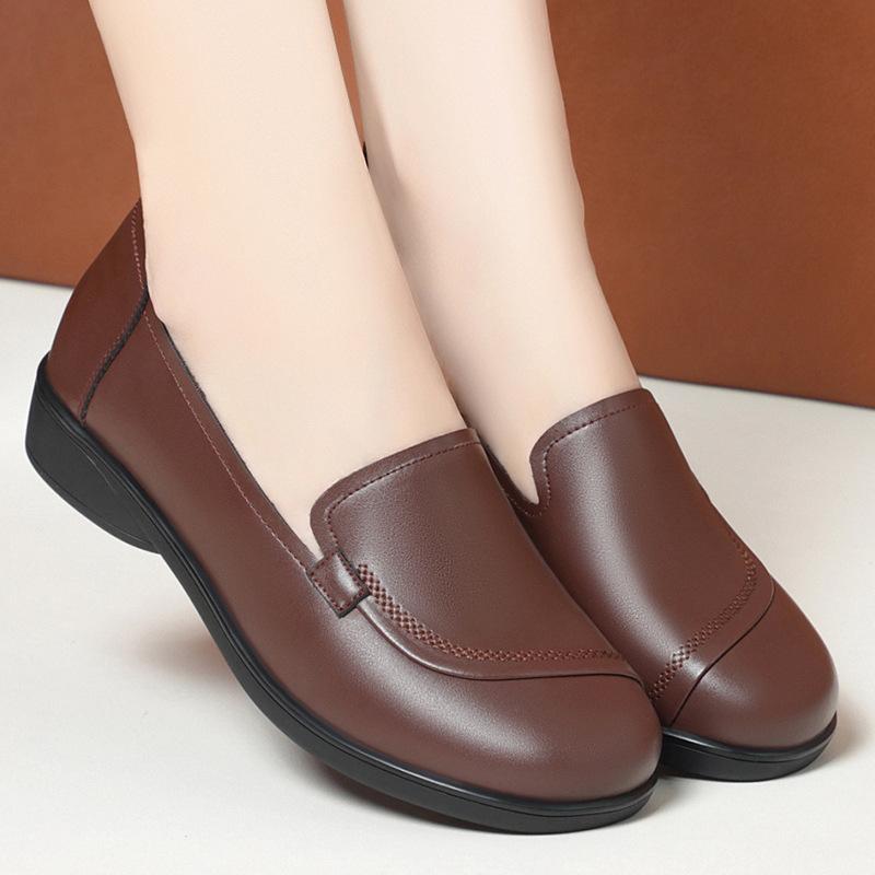 Mom shoes leather shoes soft leather soft sole single shoes spring and autumn comfortable flat heel medium and large size women's shoes 4042