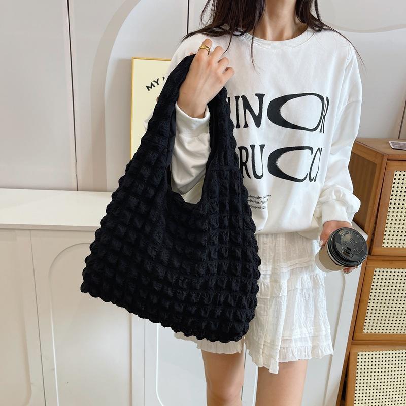 Personalized pleated bubble bag new casual fashion large capacity shoulder underarm portable tote bag