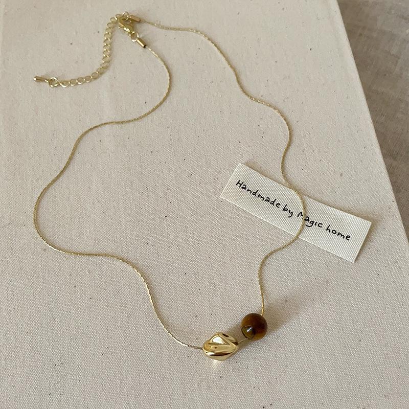 Élégant Collier Ras du Cou à Perles Œil de Tigre - Rétro, Polyvalent, Design Unique pour Femmes