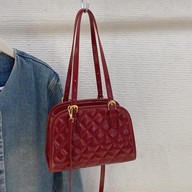 

Сумка-ромб женская 2025 новая модная с высоким чувством стиля плечевая сумка-подмышка универсальная сумка-мессенджер красный