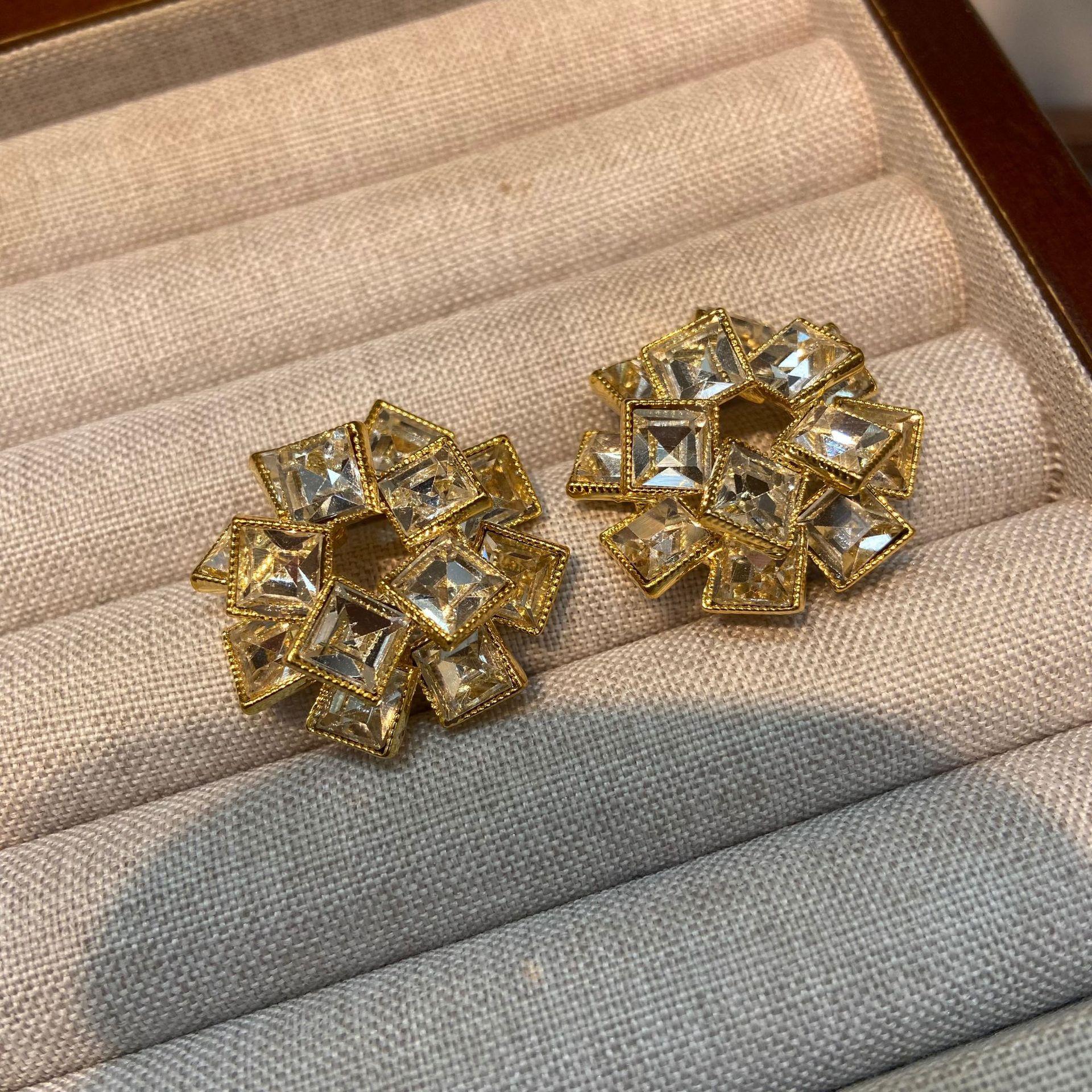 

Medieval Geometric Hollow Colored Square Zircon Stud Earrings Women S Senior Retro Catwalk Dinner Temperament Earrings Batch