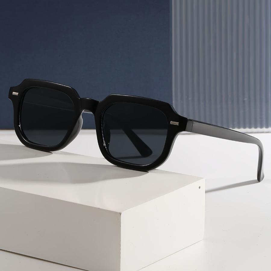 1 Pair of Square Fashion Glasses, European and American Ins Style Vintage Street Snap Daily Wear Glasses