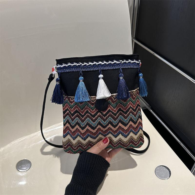 Women's Autumn/Winter Fashionable Single Shoulder Crossbody Bag Ethnic Style Simple Tassel Phone Bag
