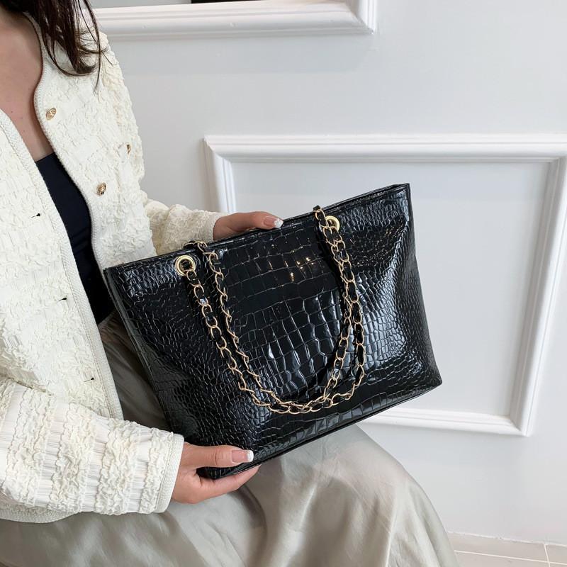 Trendy Black Tote Bag With High-end Feel And Street Style Elements