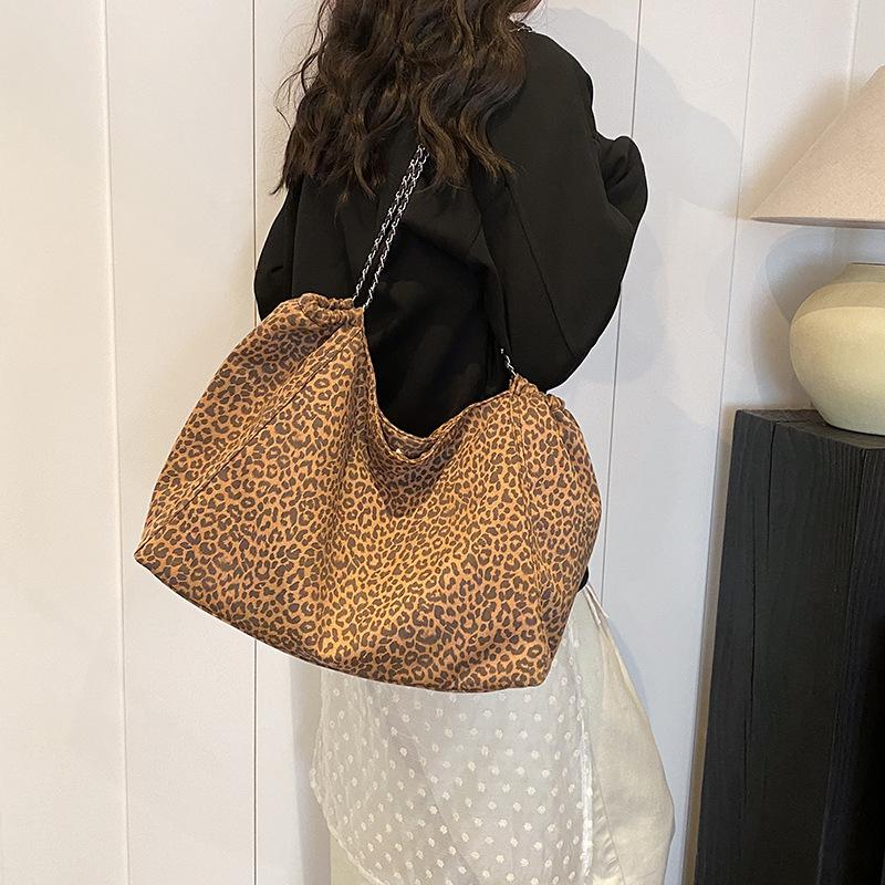 Large Capacity Leopard Shoulder Bags 2025 Luxury Chian Nylon Tote Bags Fashion Commuter Travel Purse Handbags