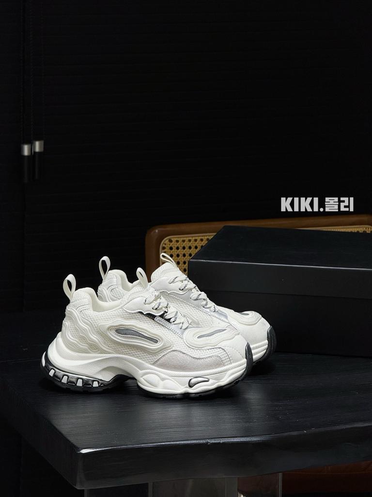 Korean Version of Niche Design Sense 2025 Early Autumn New Retro Old Thick Sole Heightening Casual Sports Dad Shoes Women's Tide