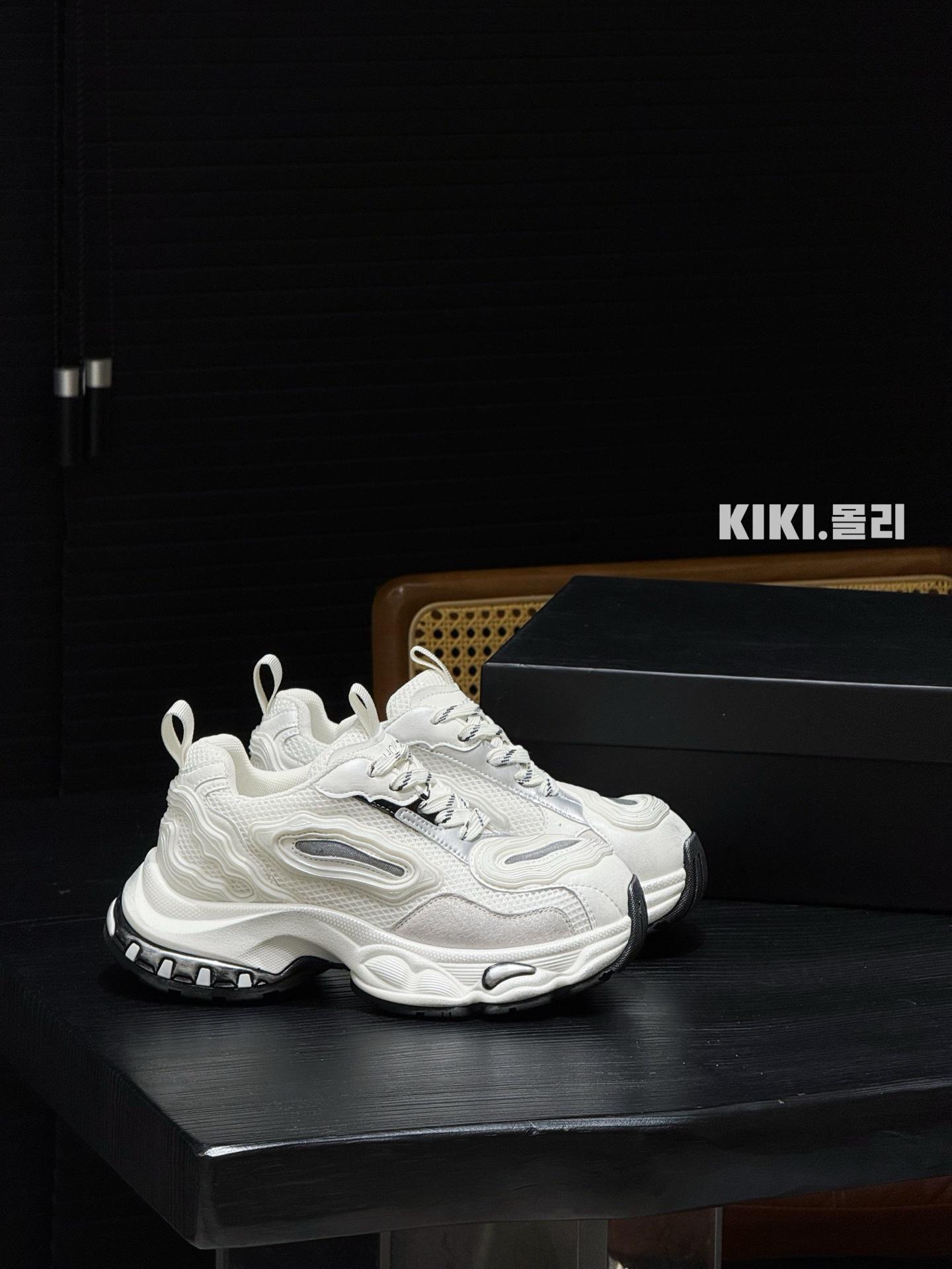 

Korean version of niche design sense 2025 early autumn new retro old thick sole heightening casual sports dad shoes women s tide 35