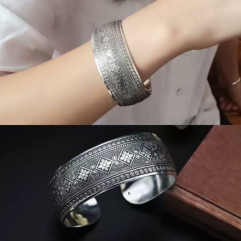 Bohemian Etnický Styl Retro Stříbrný Široký Náramek pro Ženy Vyřezávaný Květ Otevírací Módní Náramek Boho Vintage Šperky