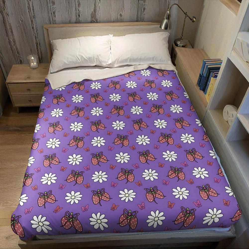 Lilac Strawberry Daisy Flannel Blanket Warm Soft Halloween Christmas Couch Warm Cozy Decorative Decor Gift for All Season
