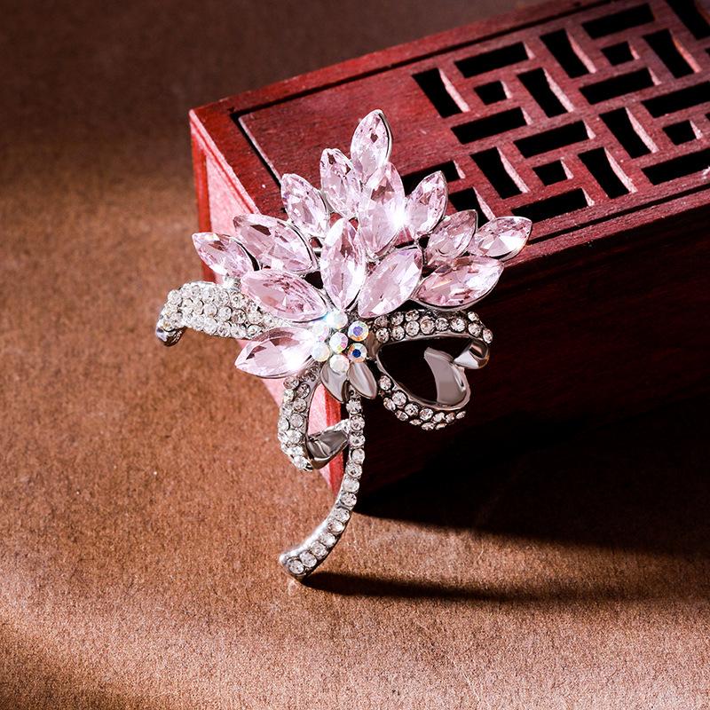 Exquisite Rhinestone-Inlaid Crystal Brooch Pin – Retro Corsage Ornament for Coats and Clothing
