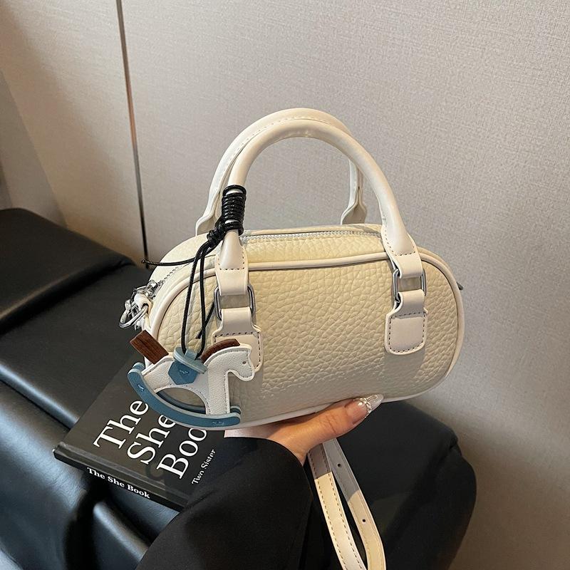 Niche Portable Bowling Bag Women's 2025 Summer New Fashion Texture Shell Bag Versatile Shoulder Messenger Bag