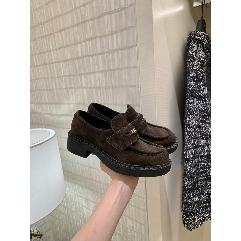 

Temperament small gold coin thick sole women s autumn and winter new retro thick heel small leather shoes high-end single shoes 40 коричневий