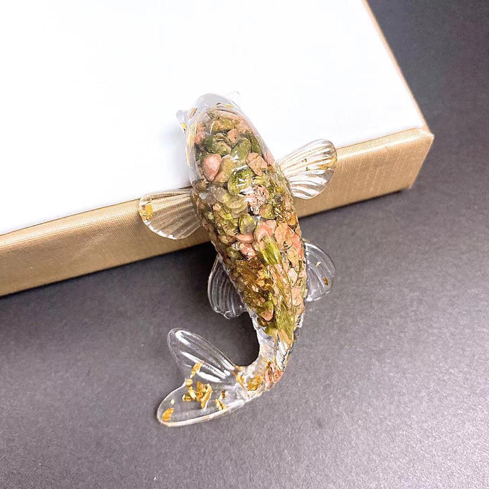 Kreatives künstliches Koi-Fisch-Ornament für Schreibtisch, Auto, Heimdekoration Hergestellt aus Natur für Kristall-Opfer Schöner Glanz und Stil