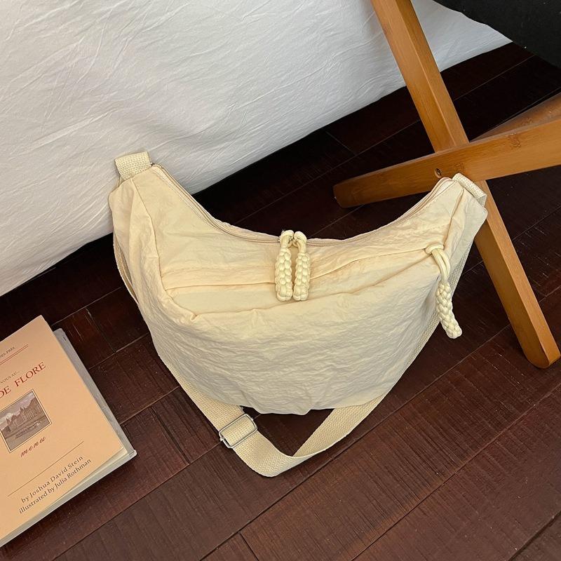 Korean version of high-value fashion solid color dumpling bag spring new simple shoulder bag casual nylon messenger bag