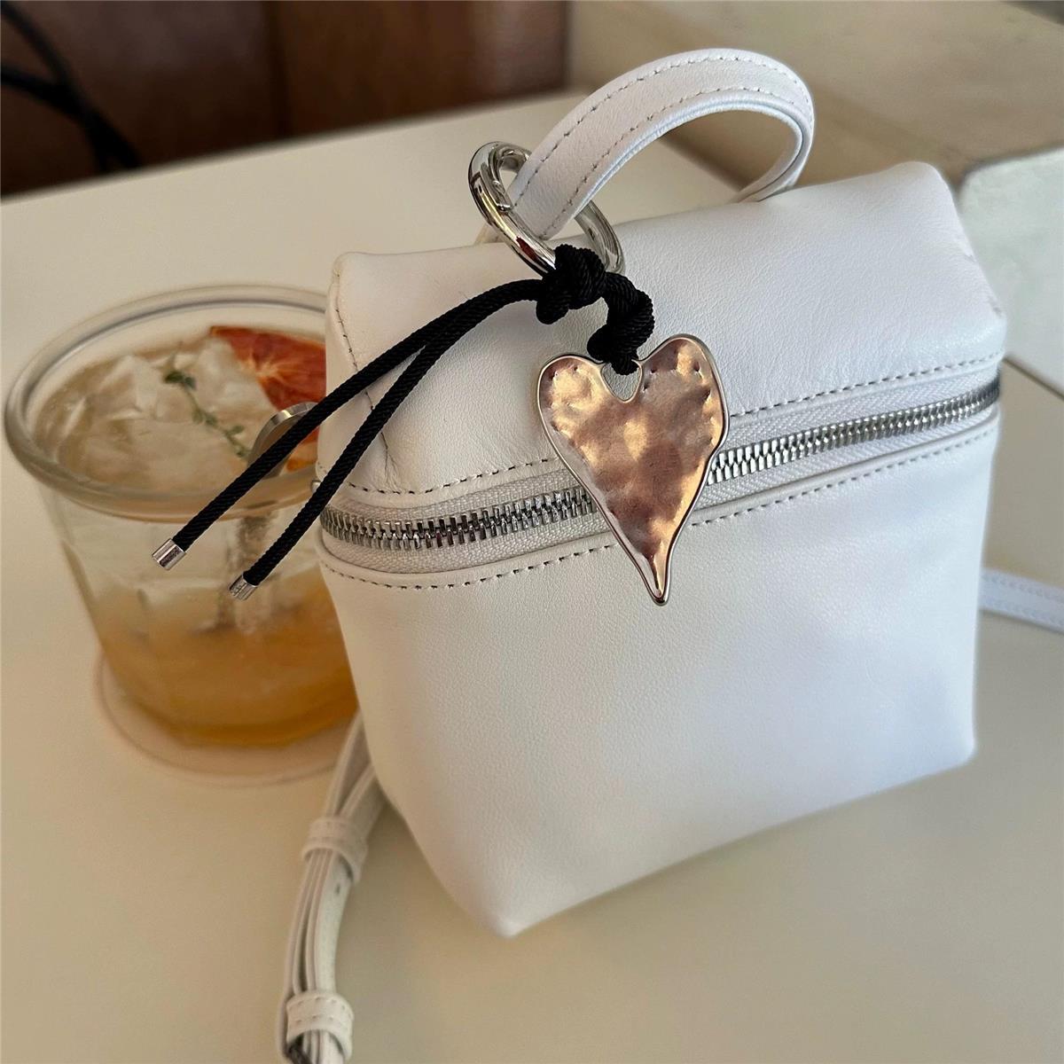 

Korean Solid Color Simple Bucket Handbag Women Cute Small Capacity Shoulder Bag Ladies Fashion Versatile Everyday Crossbody Bags 12x14x6cm білий