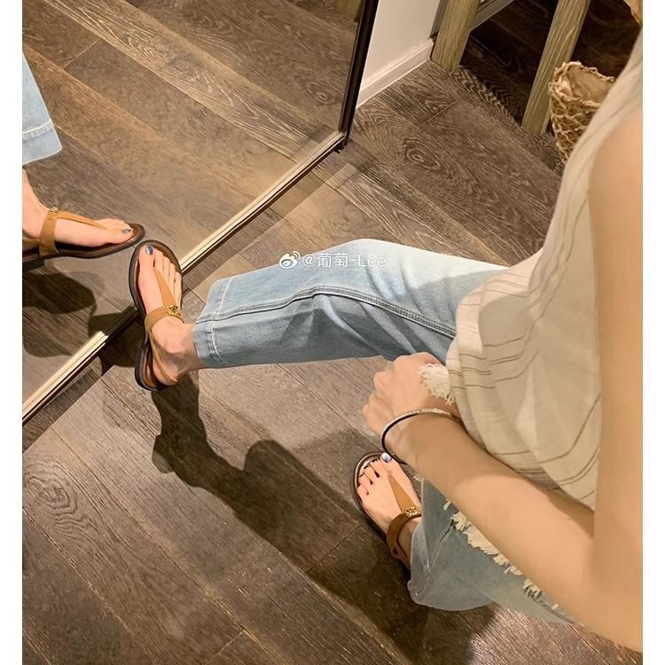Grape mother's same retro round head T-word with vacation style versatile metal buckle clip foot cool slippers women's flat sandals