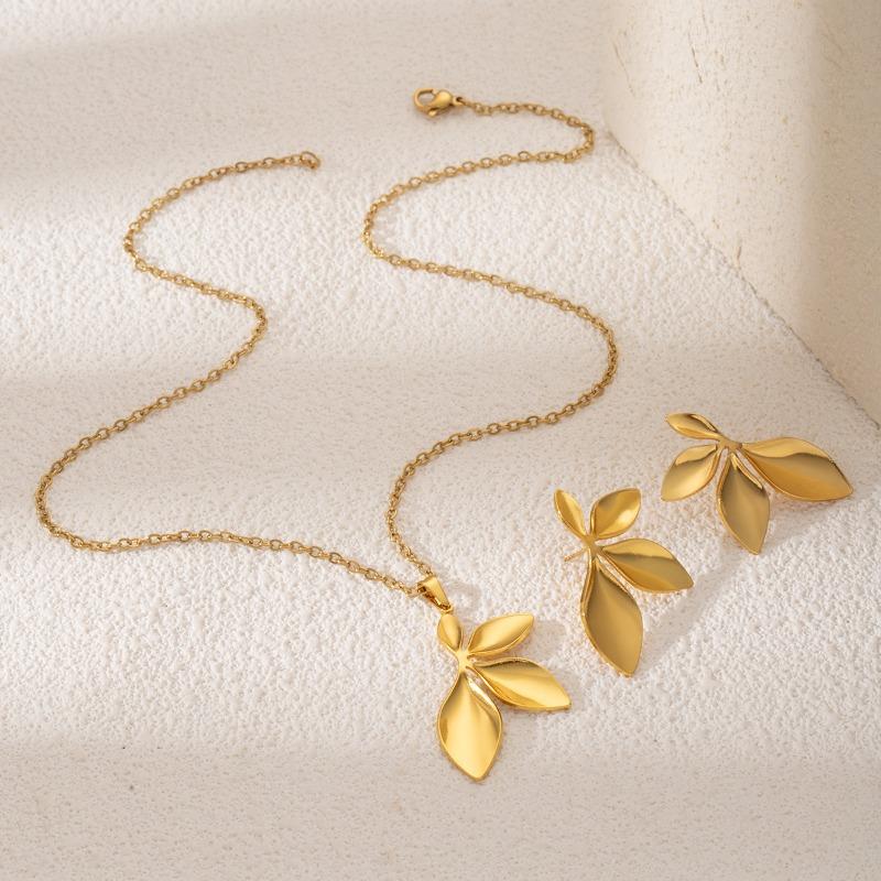 European and American Exquisite Irregular Luxury Creative Polygonal Geometric Leaf Texture Flower Love Earrings Necklace Set