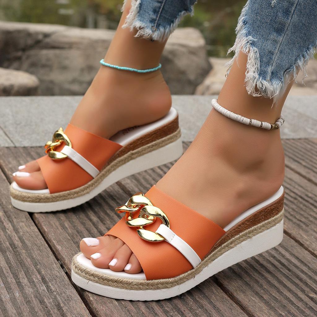 Fashion On A Wedge Slippers Soft Women Luxury Shoes Low Platform Big Size Shale Female Beach Rivet Slides Comfort Designer Sabot Hoof He