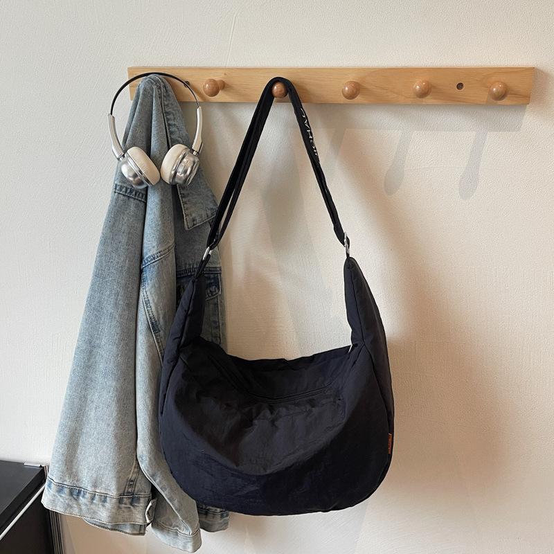 Simple cloth bag commuter women's crossbody bag dumpling bag 2025 autumn new Korean apricot color large-capacity shoulder bag