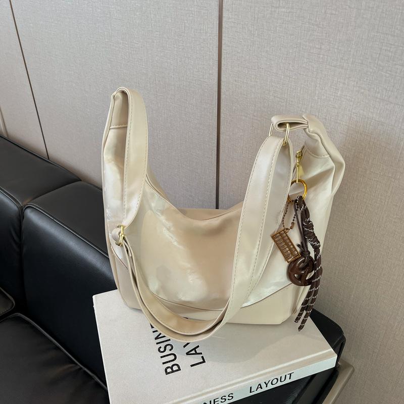 

Ретро простая сумка-пельмень зима новая мода большая вместимость плечевая сумка мессенджер высокое чувство женская сумка белый