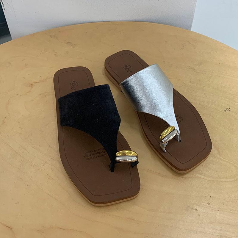 Fashion New In Summer Beach Slides Ladies Flats Slippers Luxury Fashion Metal Women Flats Slippers Shoes Female Sandals Flip flops