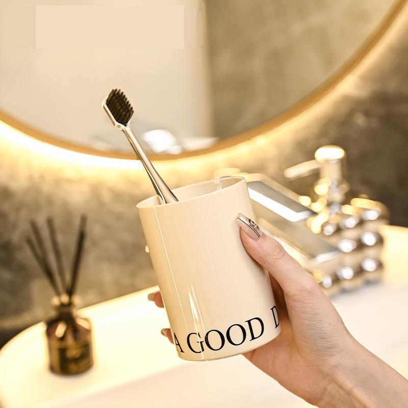 Luxury Plastic Mouthwash & Toothbrush Holder Cup - Round Design for Children & Couples
