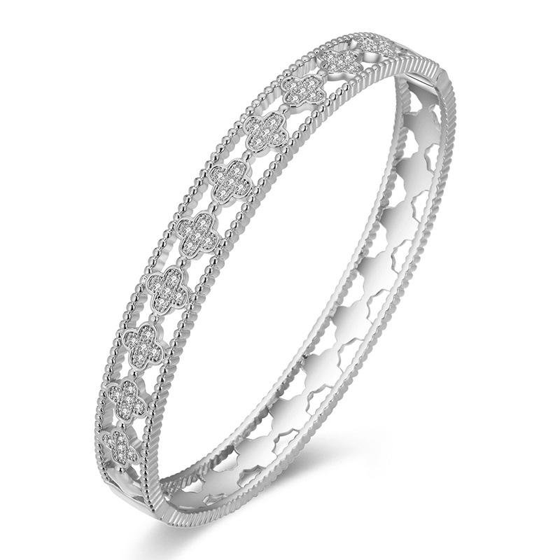 Korean Style Four-Leaf Clover Bracelet: Chic, Sweet, Metal Jewelry for Girls