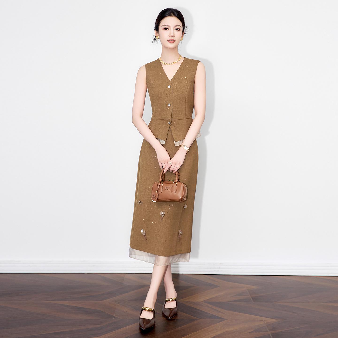 

Stylish V-Neck Vest & Star Sequin Organza Half Skirt Set XL